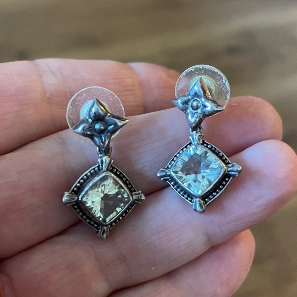 Lori Bonn Elegant Silver and Green Gemstone Earrings‎